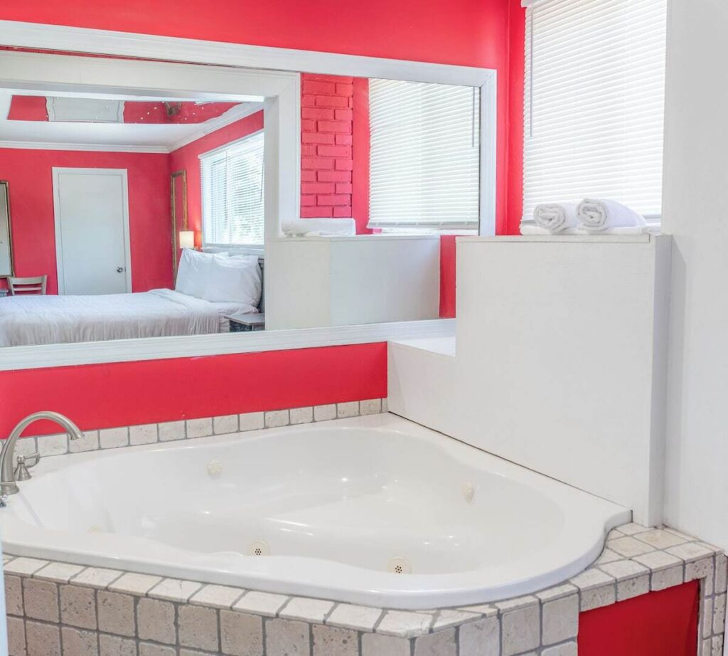 Atlantis Inn - Image 1