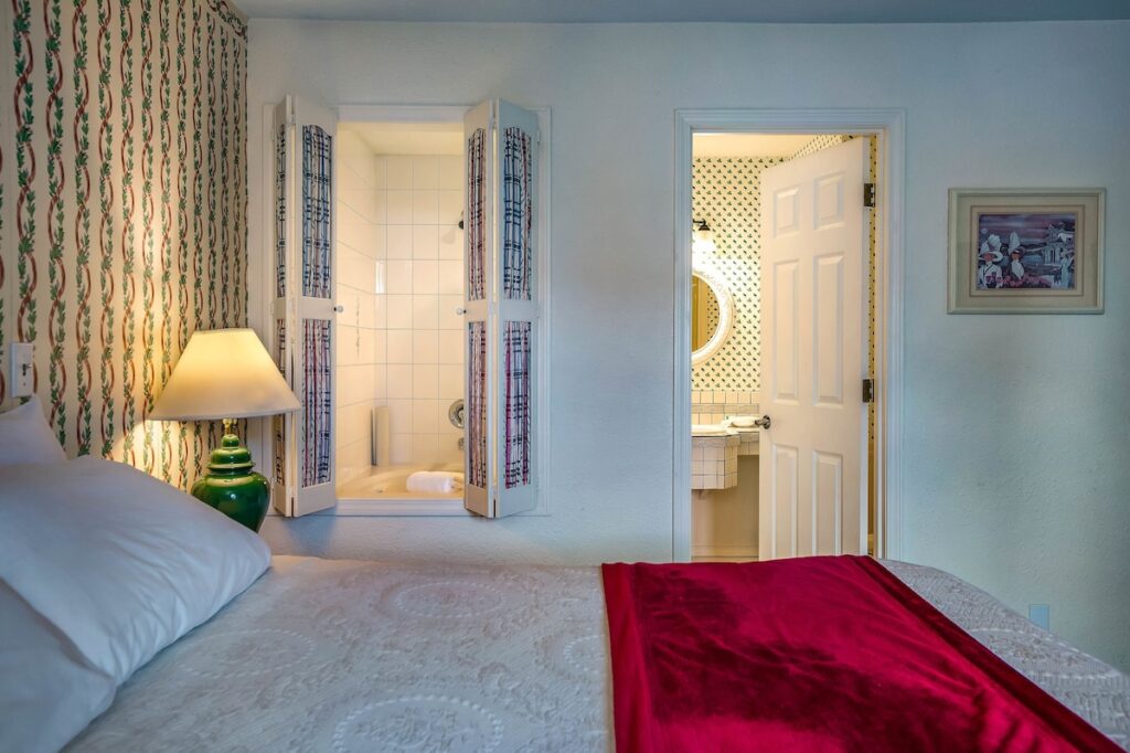 Auld Holland Inn - Image 3