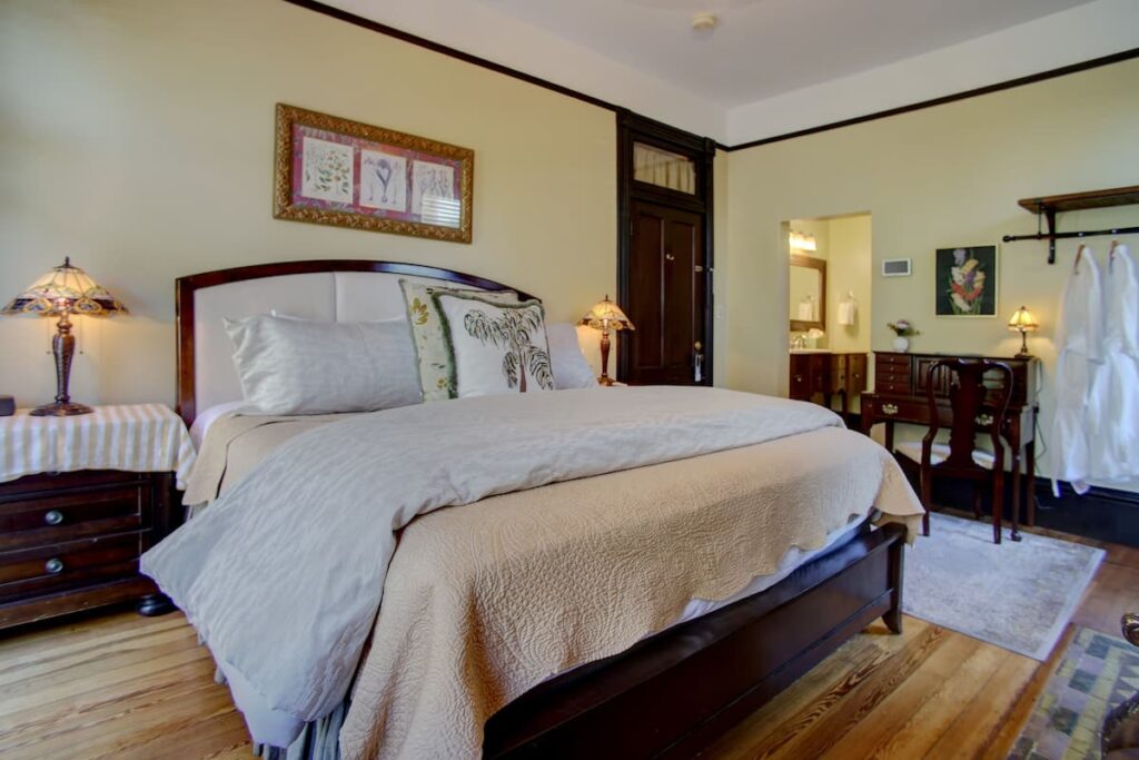 Azalea Inn and Villas - Image 4