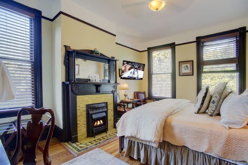 Azalea Inn and Villas - Image 3