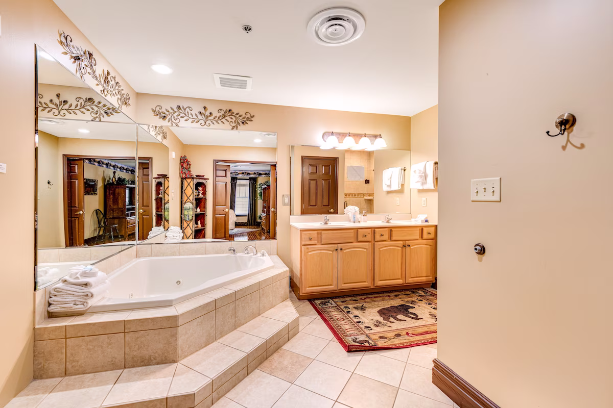 Baskins Creek Condos - Image 1