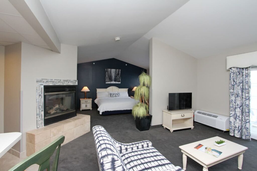 Bay Pointe Inn - Image 4