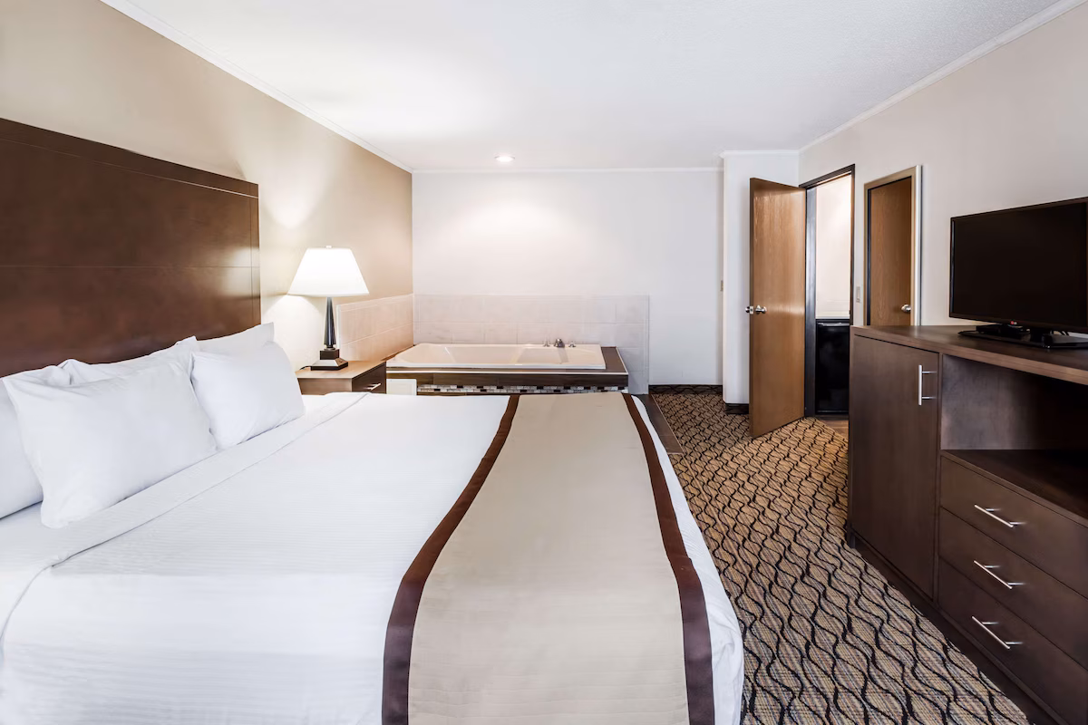 Baymont by Wyndham Auburn - Image 3