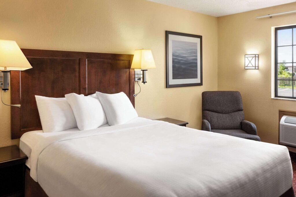 Baymont by Wyndham Cedar Rapids - Image 3