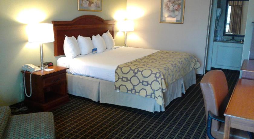 Baymont by Wyndham Clarksville Northeast - Image 4