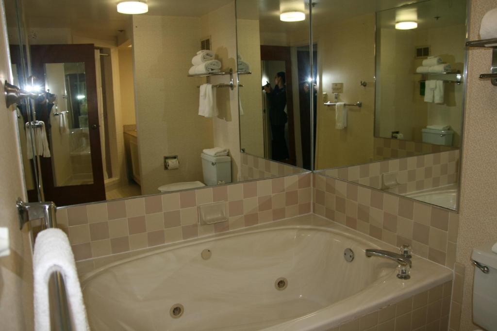 Baymont by Wyndham Clarksville Northeast