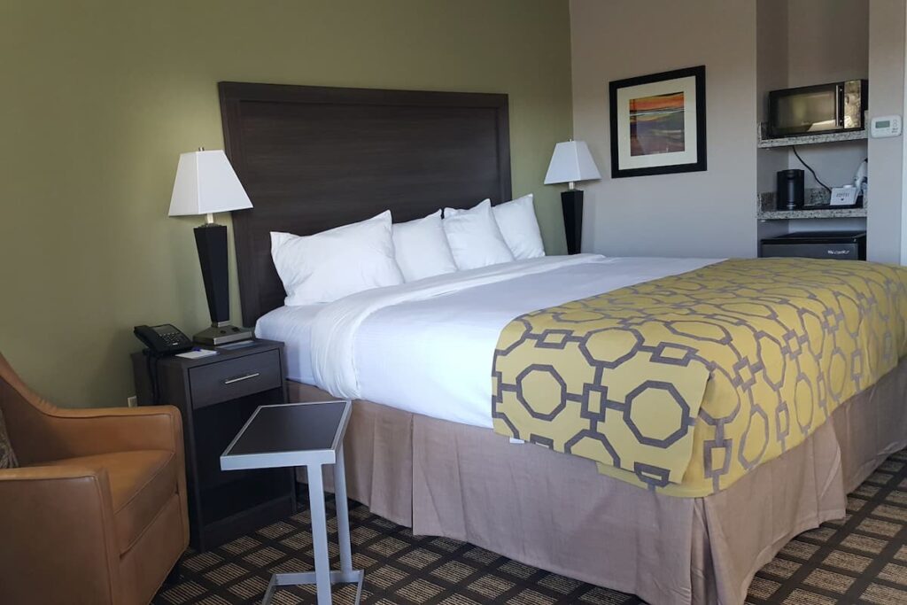 Baymont by Wyndham Clarksville - Image 3