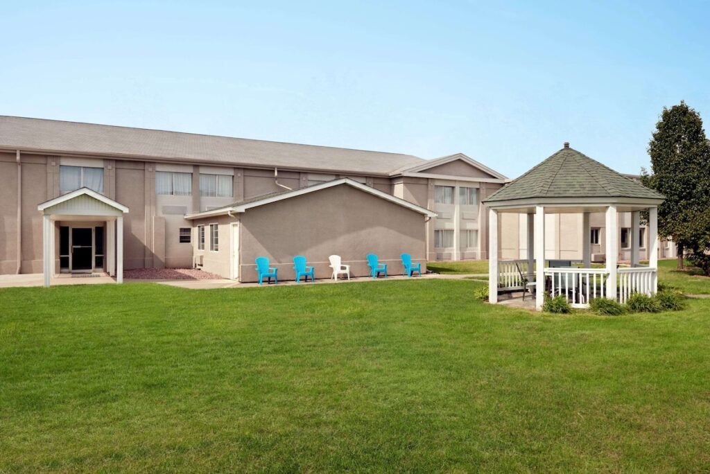 Baymont by Wyndham Des Moines North - Image 2