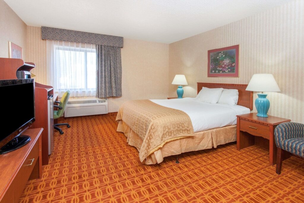 Baymont by Wyndham Detroit/Roseville - Image 3