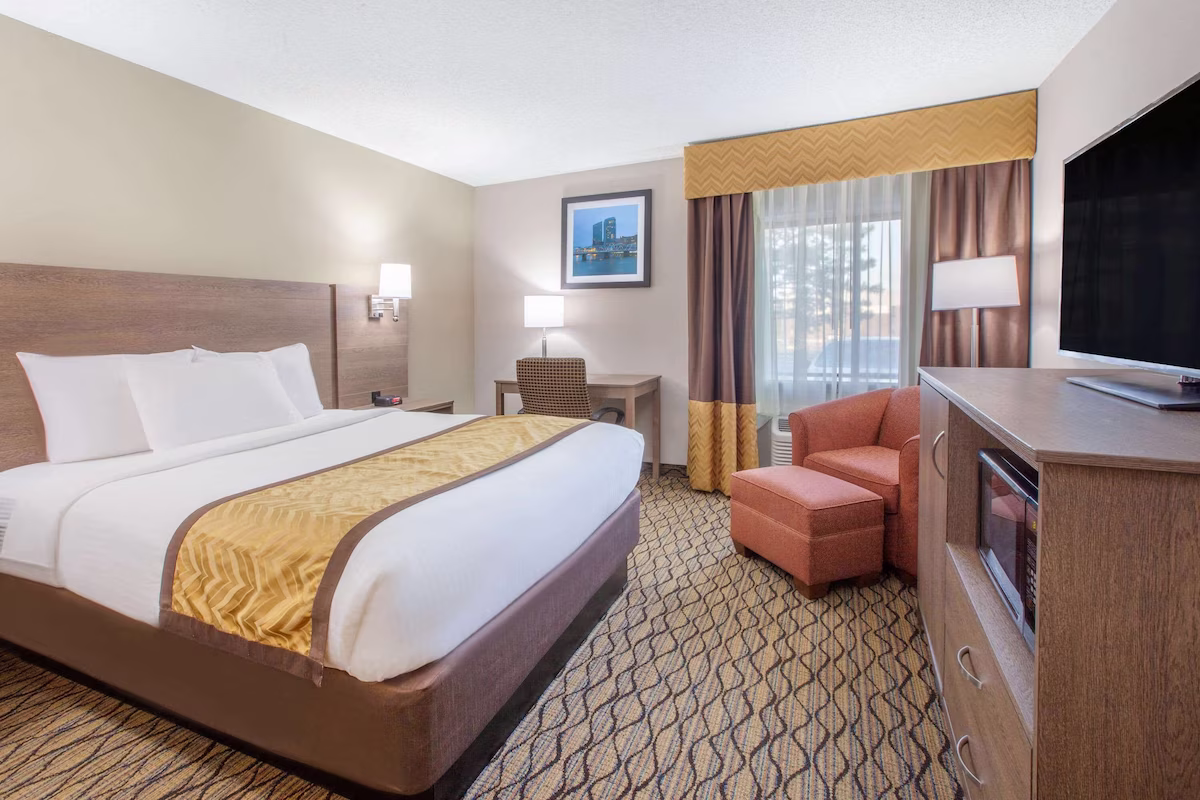 Baymont by Wyndham Grand Rapids Airport - Image 1