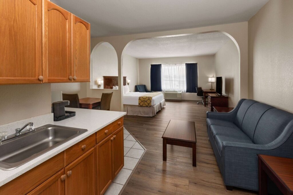 Baymont by Wyndham Houston Brookhollow - Image 4