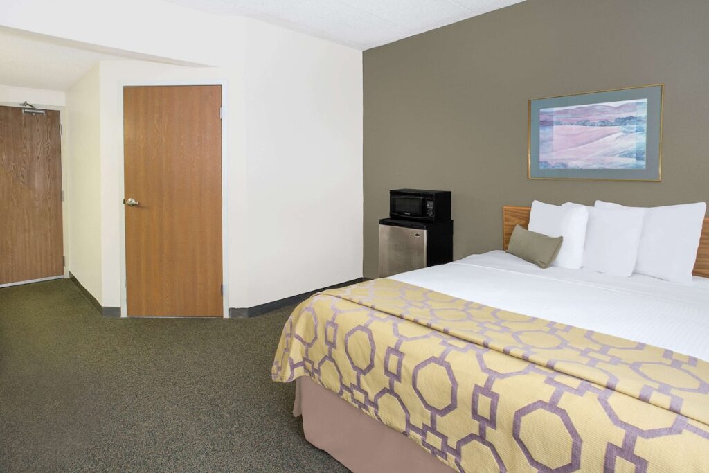 Baymont by Wyndham Janesville - Image 3