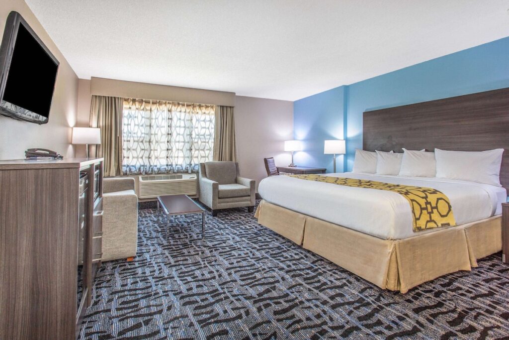 Baymont by Wyndham Joliet - Image 4