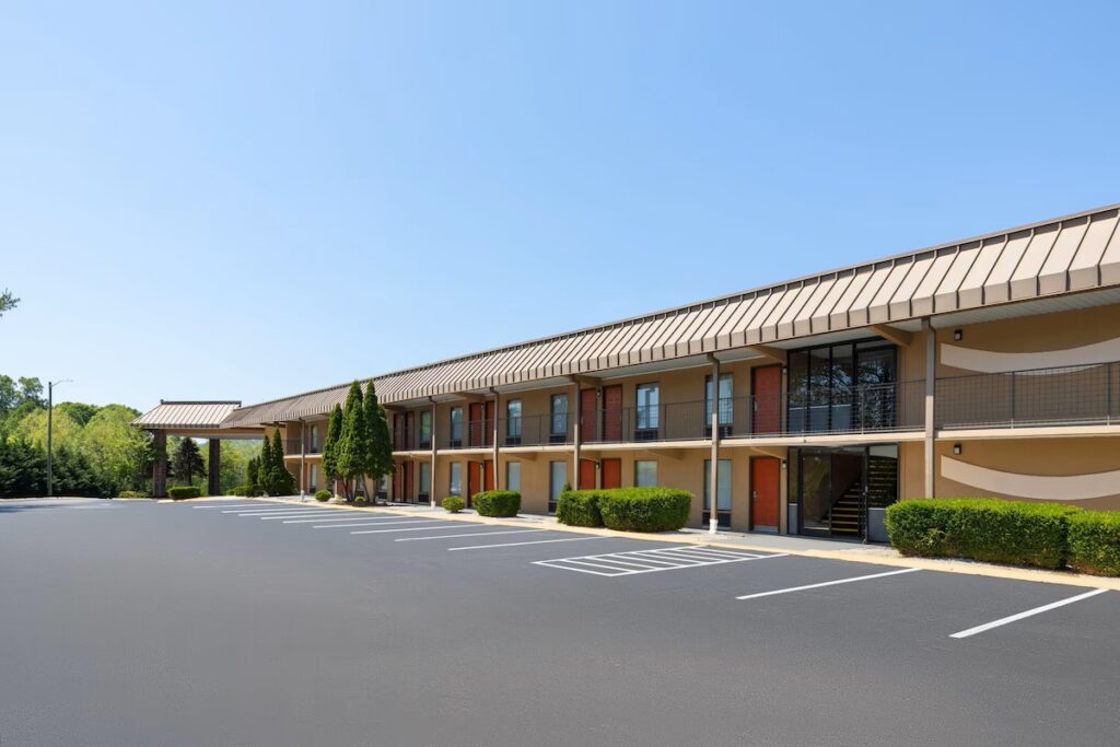 Baymont by Wyndham Knoxville I-75 - Image 5