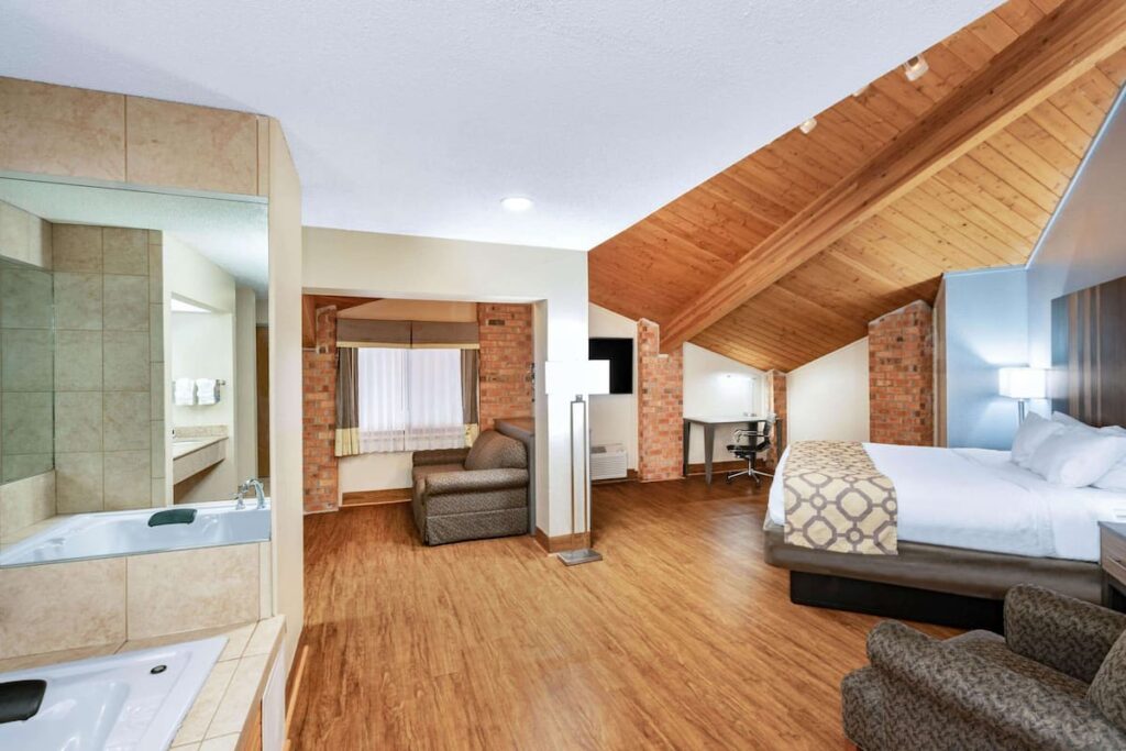 Baymont by Wyndham Tupelo - Image 1