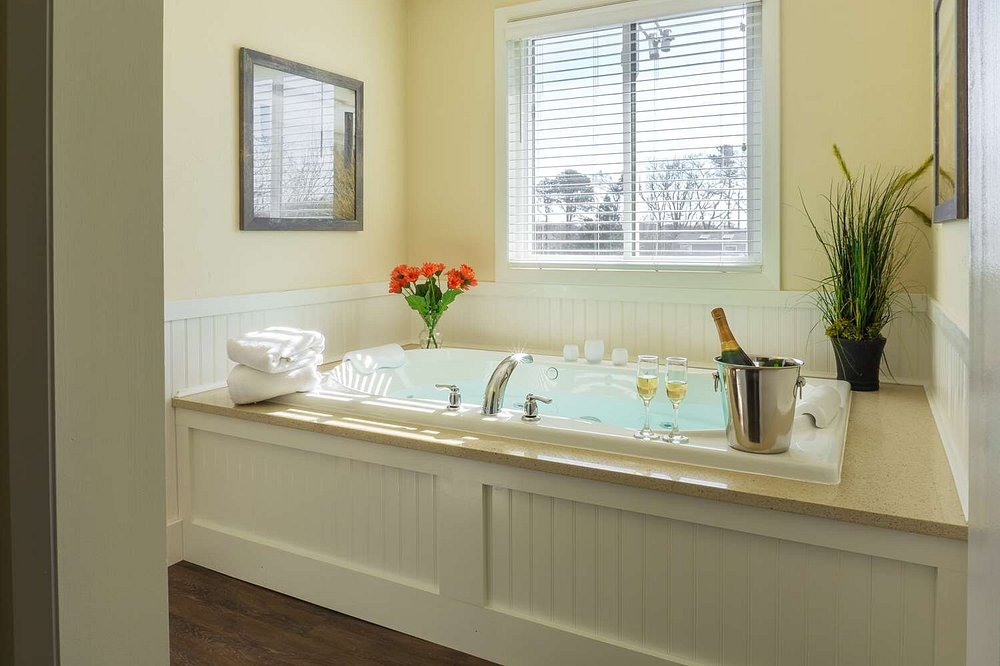 Bayside Resort Hotel - Image 1