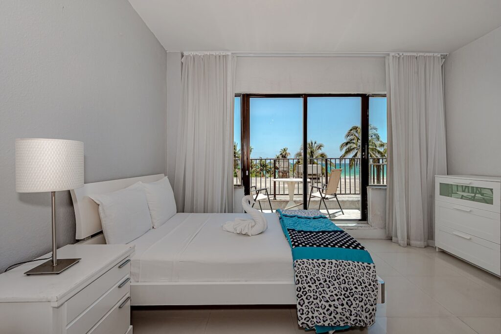 Beach Front Studio - Image 4