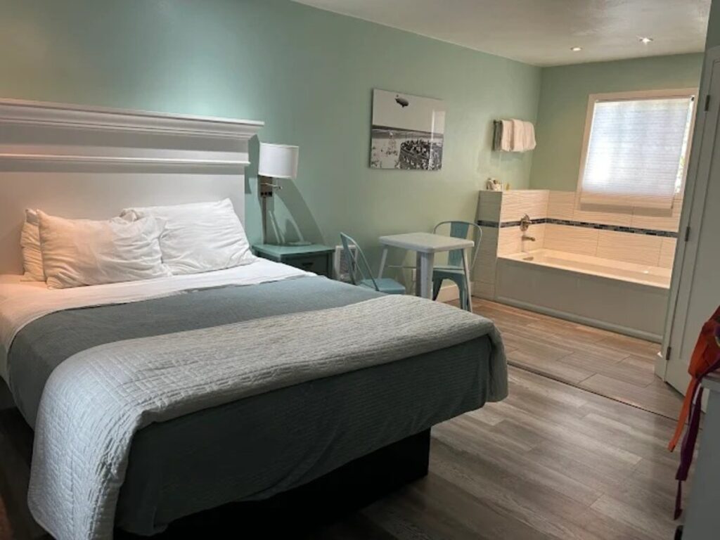 Beachside Inn - Image 2