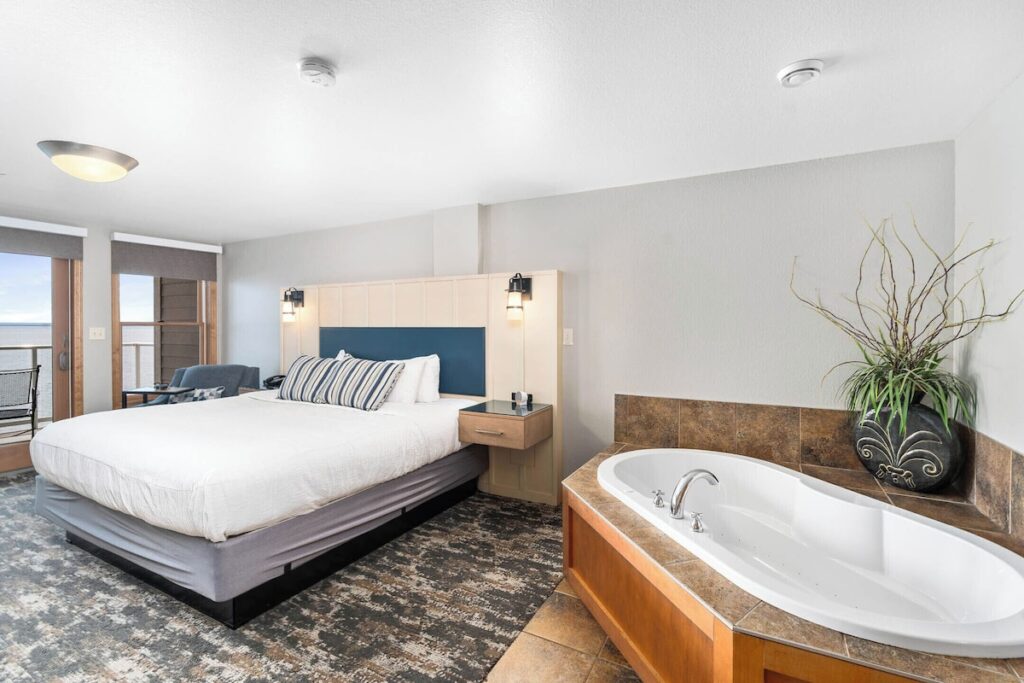 Beacon Pointe on Lake Superior - Image 2