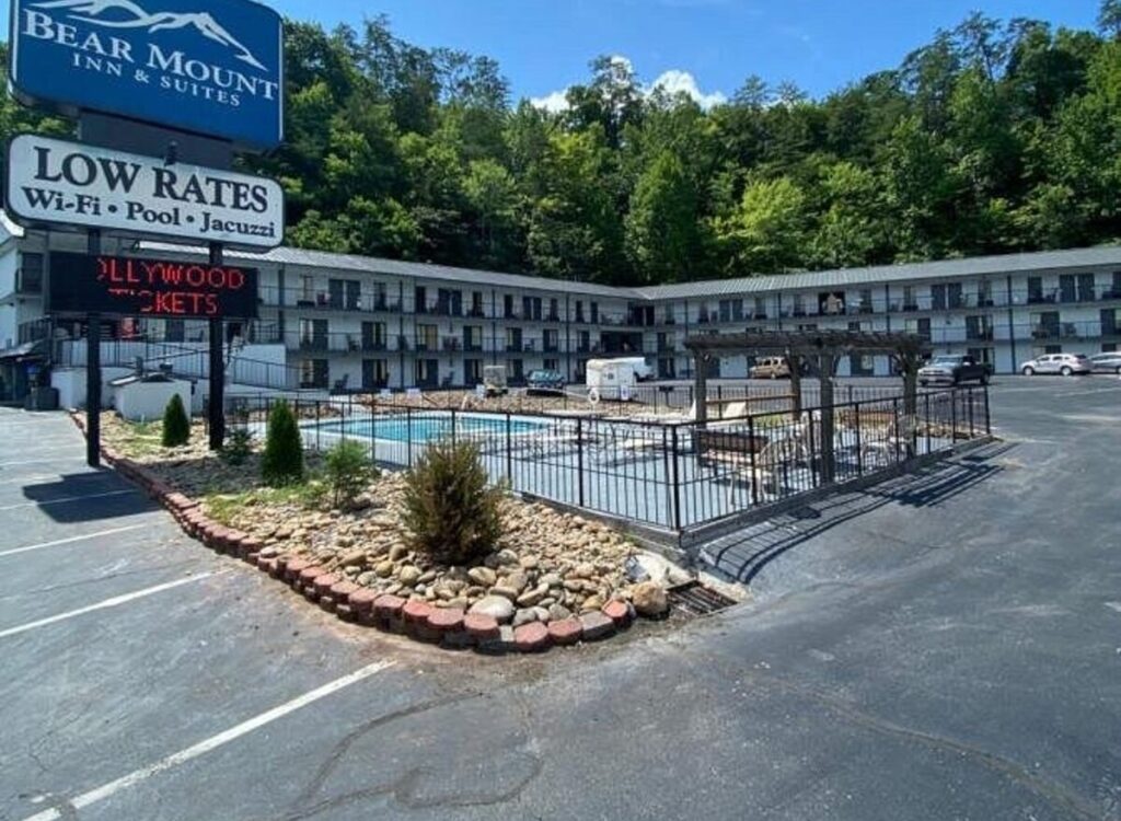 Bear Mount Inn & Suites - Image 2