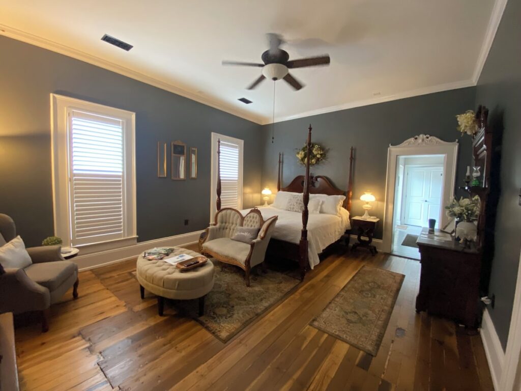 Belle Louise Historic Guest House - Image 3