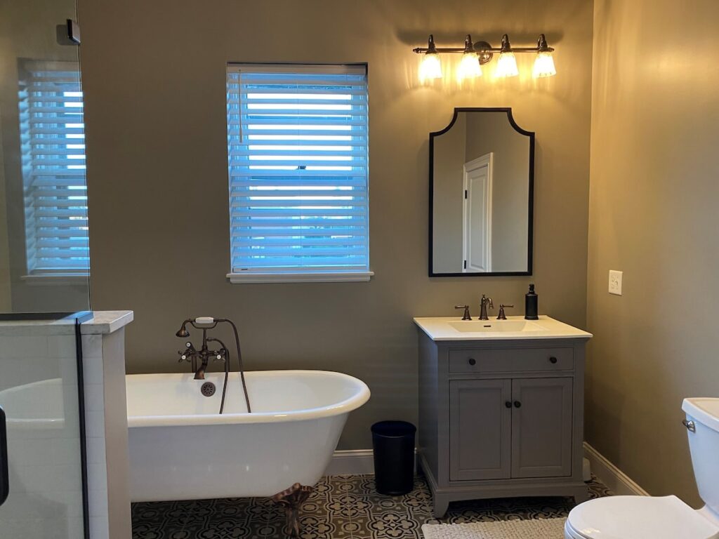 Belle Louise Historic Guest House - Image 1