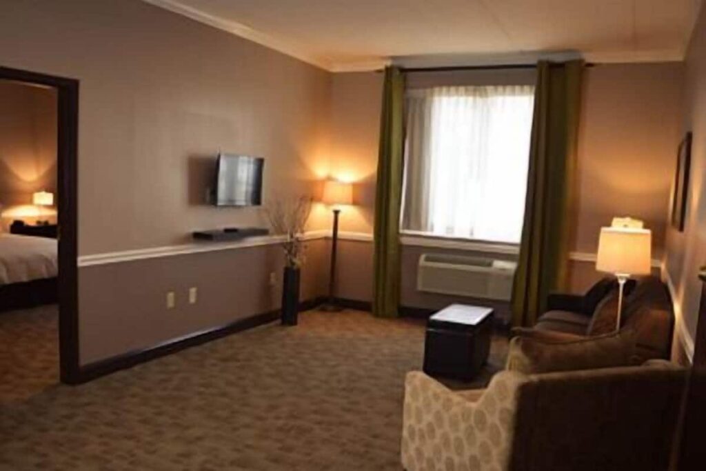 Belvedere Inn - Image 3