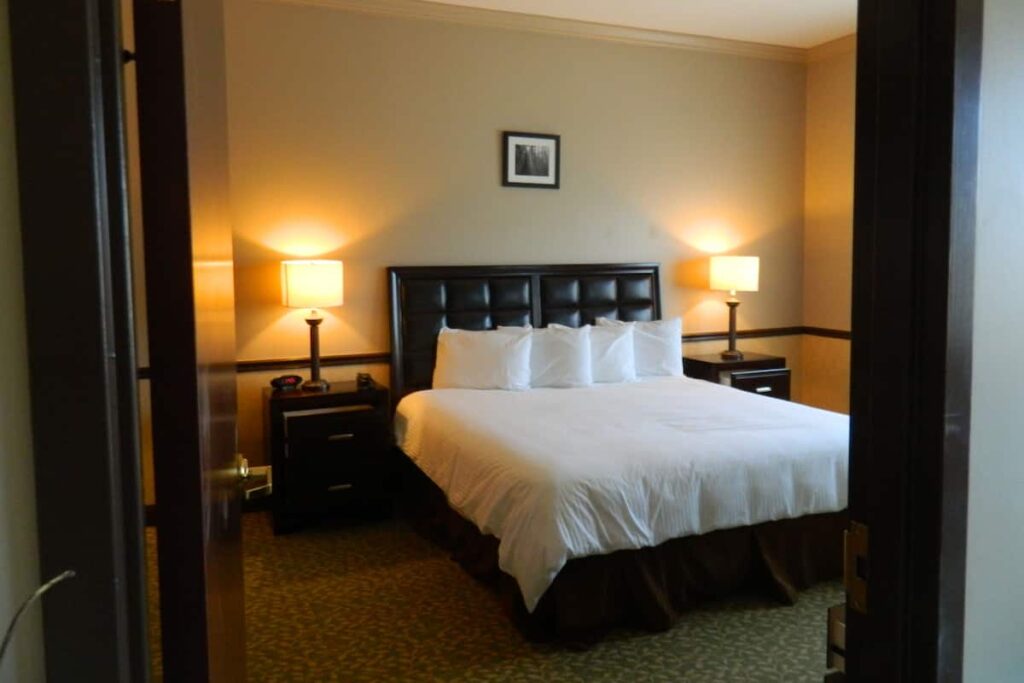 Belvedere Inn - Image 4