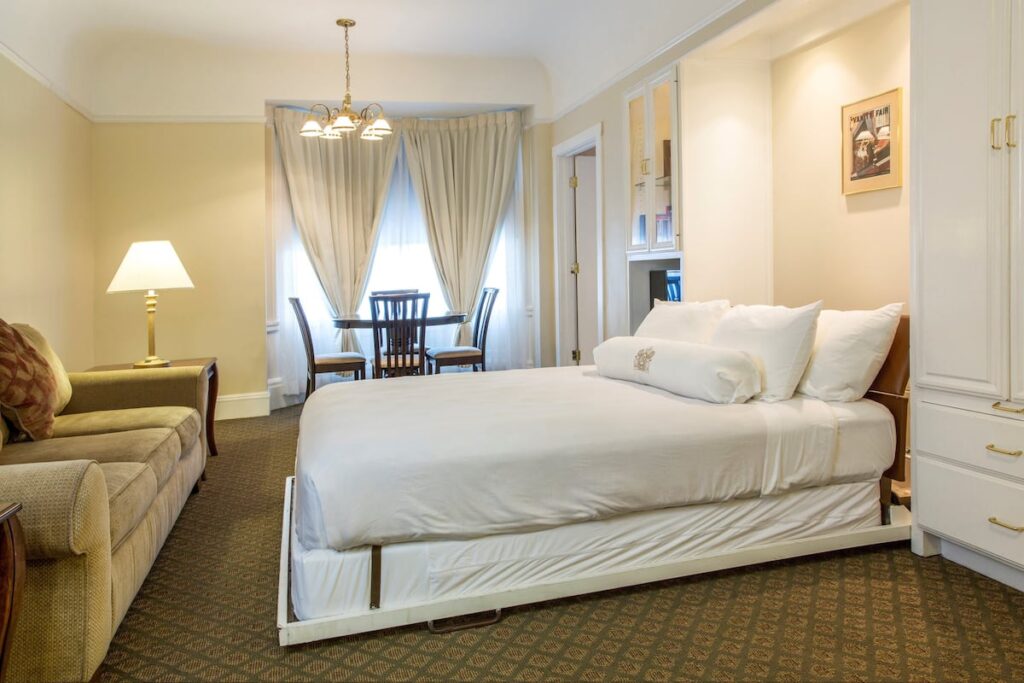 Beresford Arms Hotel - Image 4