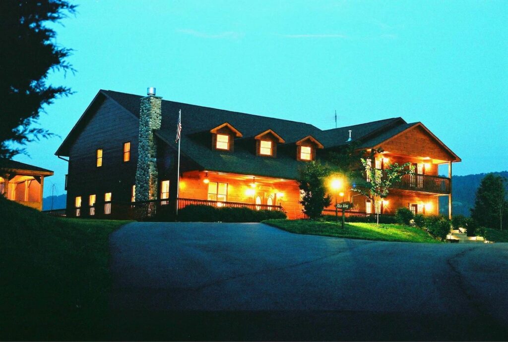 Berry Springs Lodge - Image 3