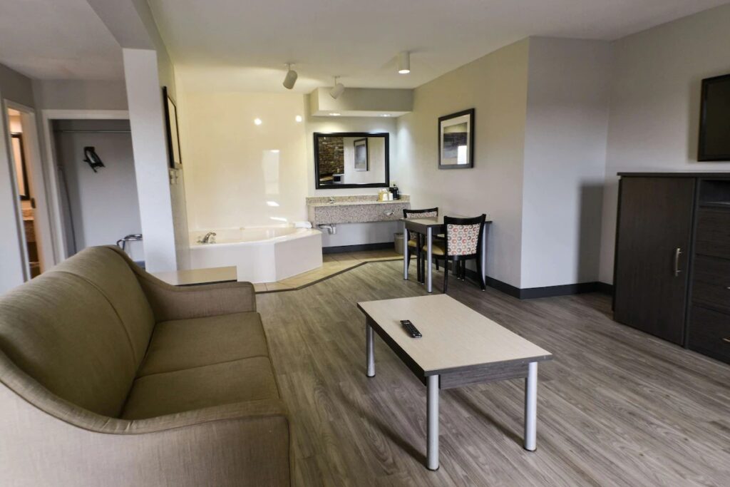 Best Western Cades Cove Inn - Image 1