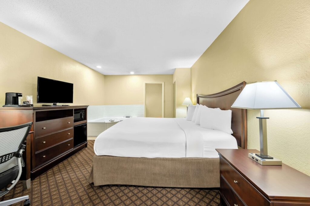 Best Western Coach House - Image 3