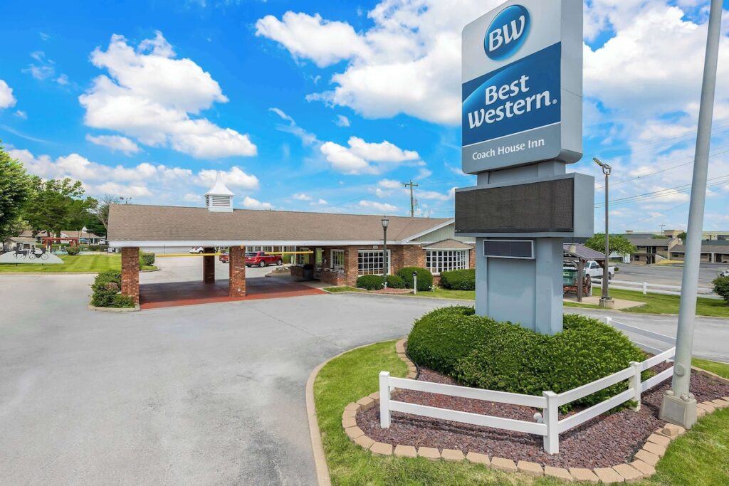 Best Western Coach House - Image 4