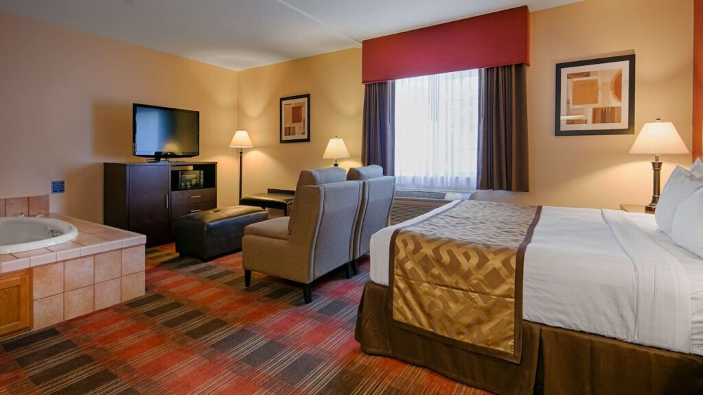 Best Western Dallas Inn & Suites - Image 2
