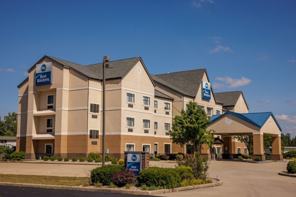 Best Western Elkhart Inn & Suites - Image 2