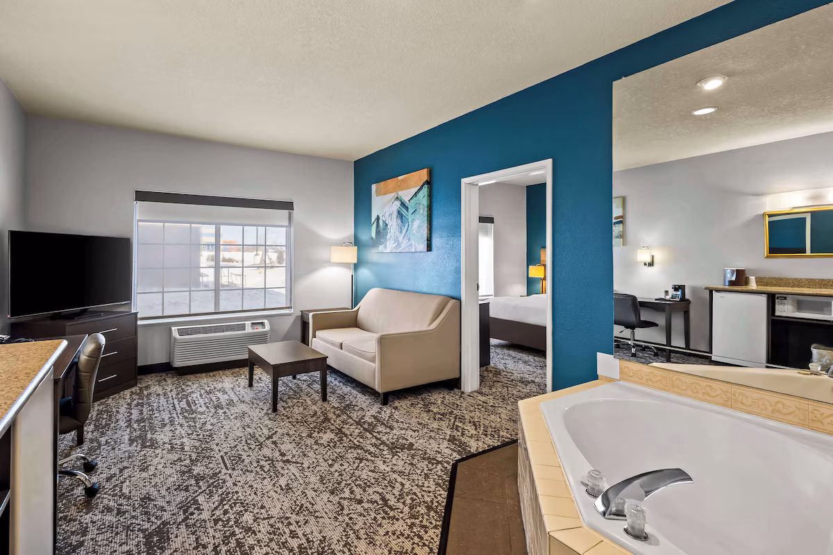 Best Western Fort Wayne Inn & Suites North - Image 4