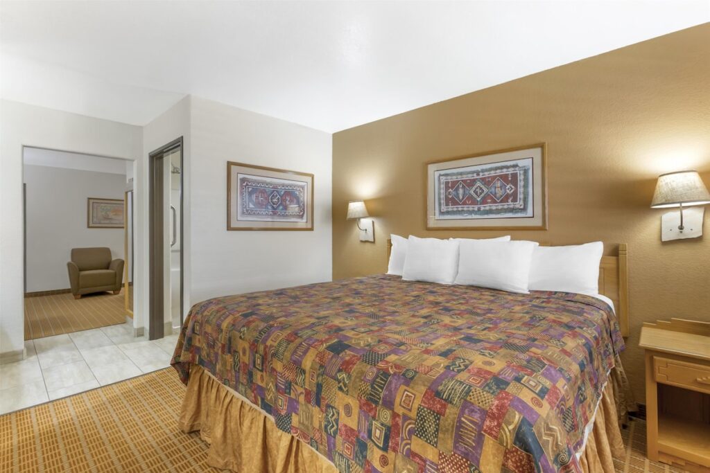 Best Western Gold Canyon Inn & Suites - Image 1
