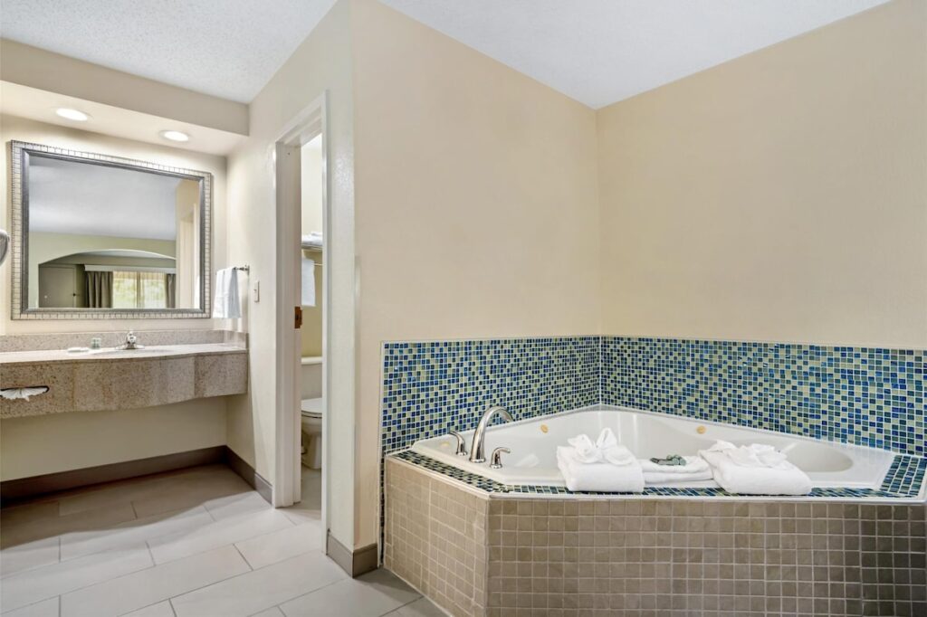 Best Western Inn & Suites – Monroe - Image 1