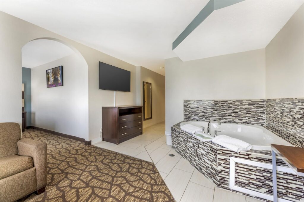 Best Western Joliet Inn & Suites - Image 1