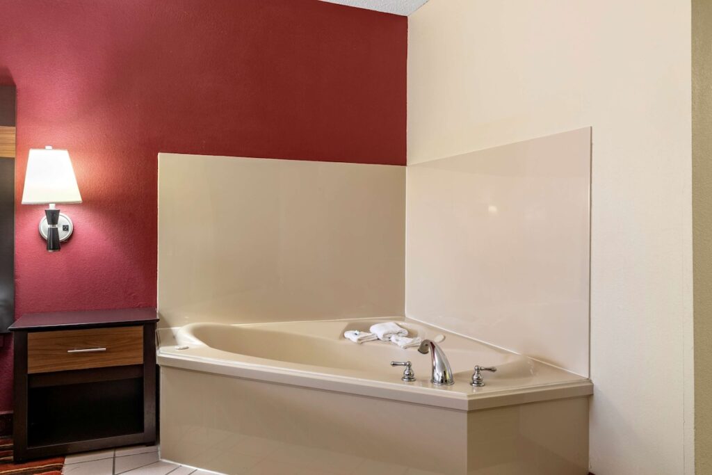 Best Western Lindale Inn - Image 2