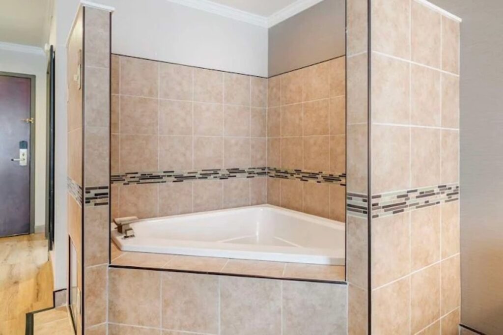 Best Western Liverpool-Syracuse Inn & Suites - Image 1