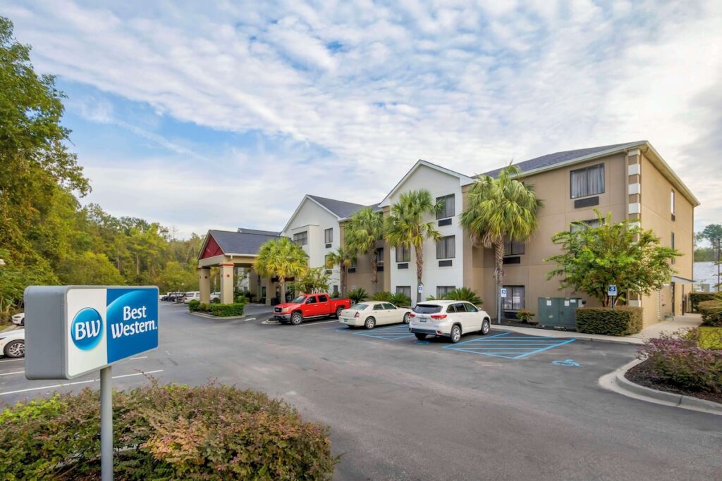 Best Western Magnolia Inn And Suites - Image 2