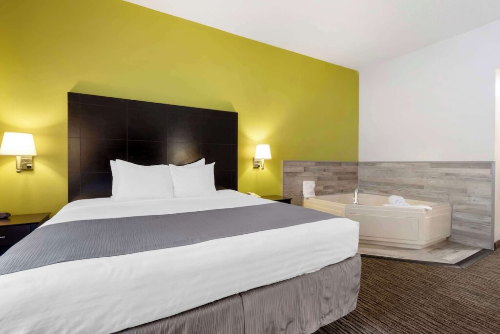 Best Western Magnolia Inn And Suites - Image 4