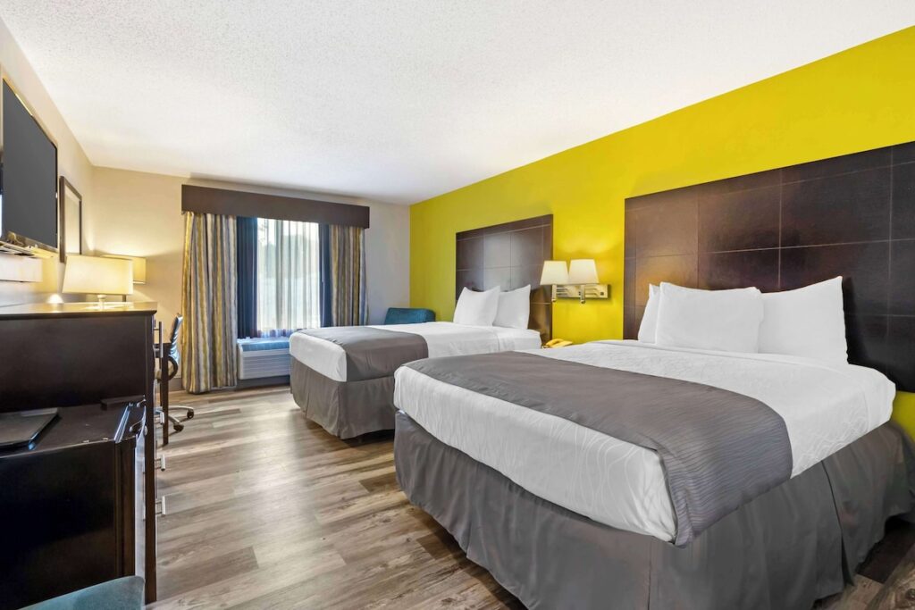 Best Western Magnolia Inn And Suites - Image 3