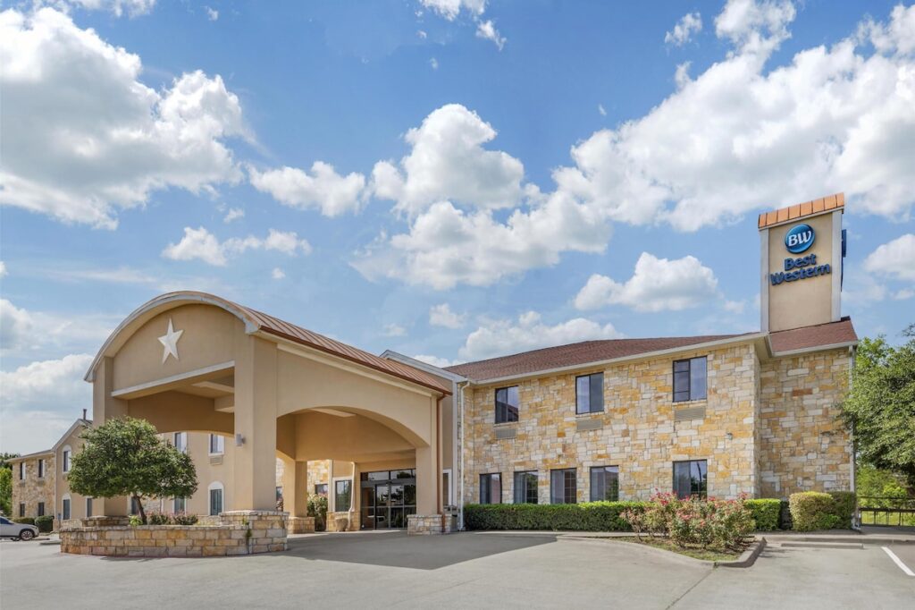 Best Western Mineola Inn - Image 5