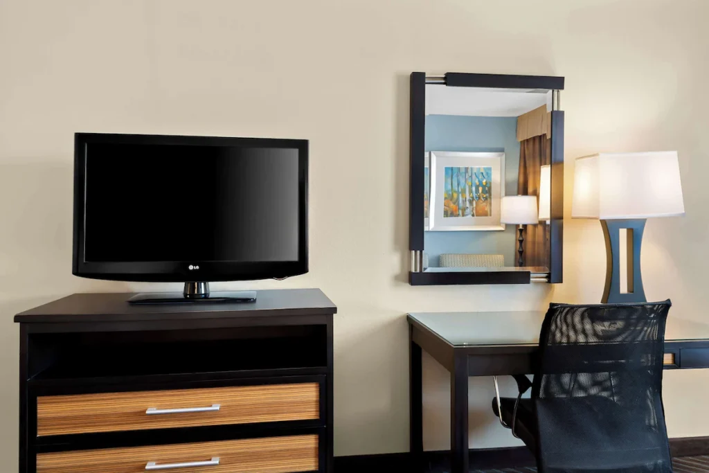 Best Western Newport Inn - Image 4