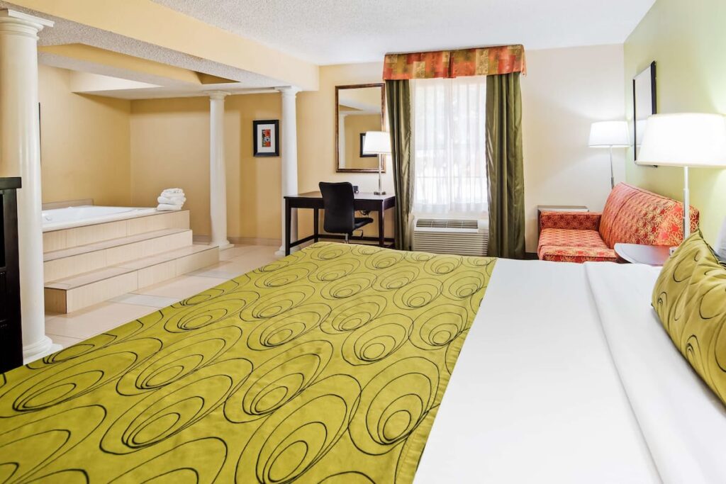 Best Western Plus Addison/Dallas Hotel - Image 2