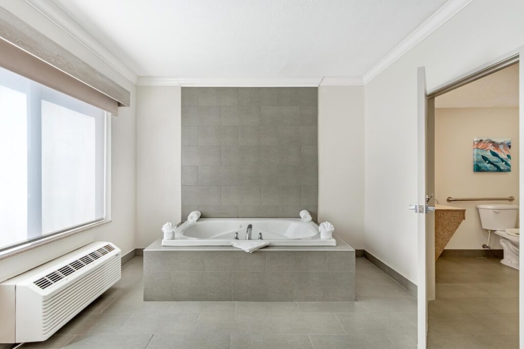 Best Western Plus Airport Inn & Suites - Image 2