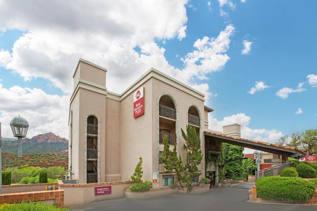 Best Western Plus Arroyo Roble Hotel & Creekside Villas - Image 4