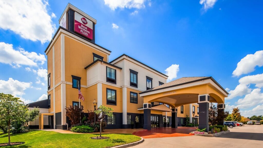 Best Western Plus Barsana Hotel & Suites - Image 4